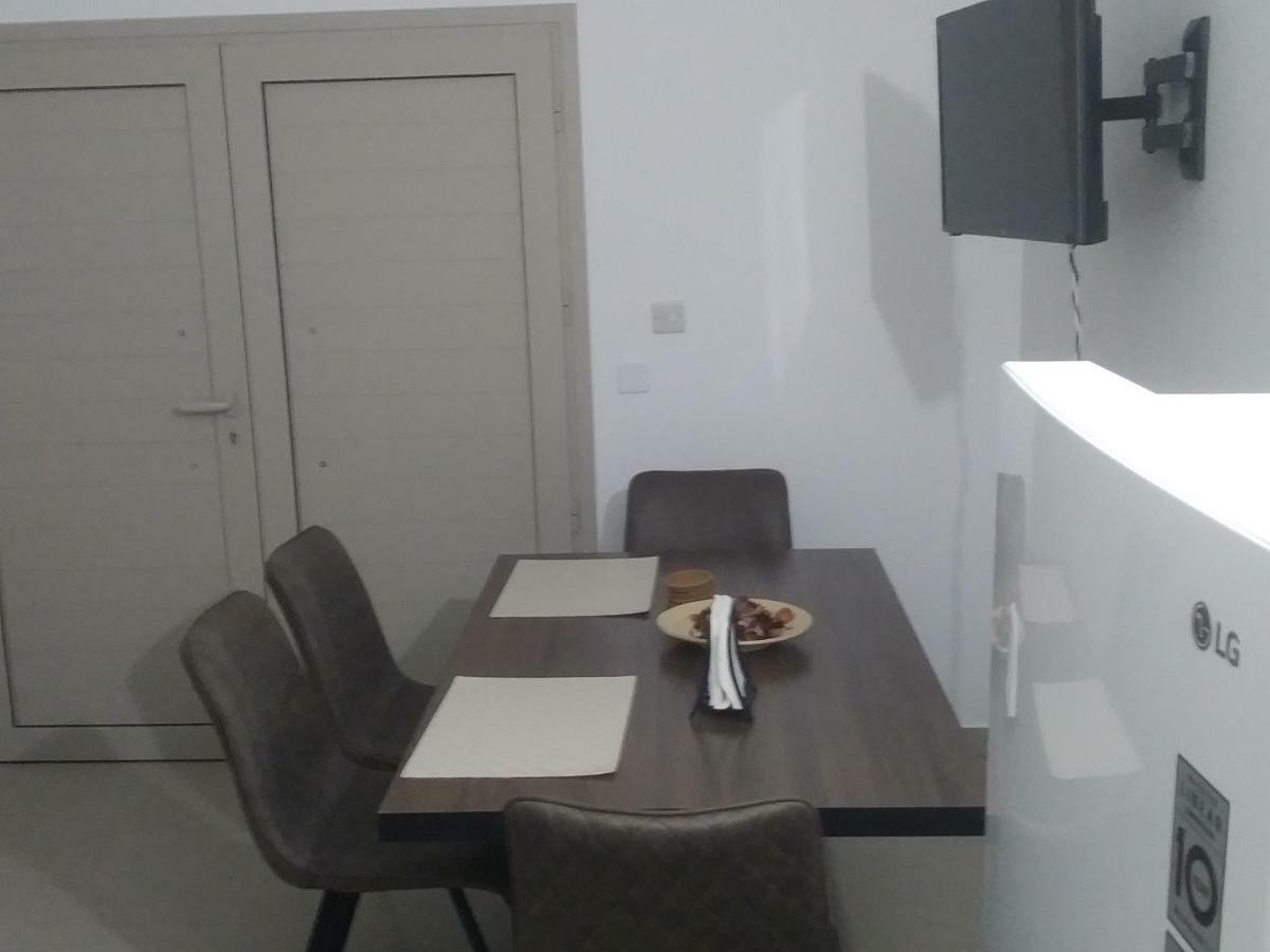 Argaka Palm Tree Apts Екстер'єр фото